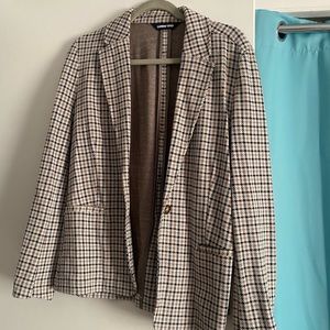 Landsend Sport Knit Blazer in gray houndstooth pattern
